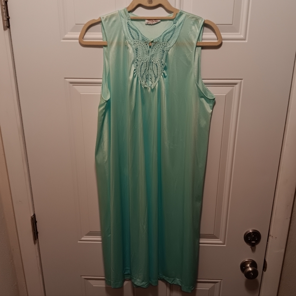 Vintage Vanity Fair Night Dress Made In USA Sz M